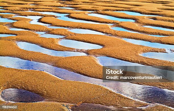 Foto de Maré Baixa Em Port Talbot País De Gales e mais fotos de stock de Abstrato - Abstrato, Amarelo, Areia