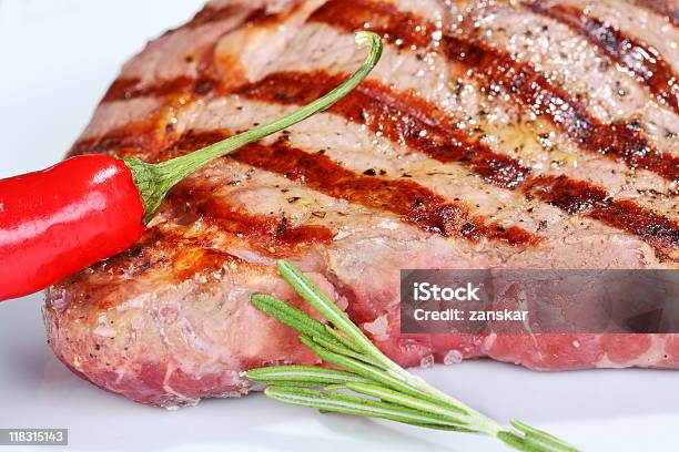 Photo libre de droit de Bœuf Steak Juteux banque d'images et plus d'images libres de droit de Aliment - Aliment, Aliment préparé en filet, Aliment rôti