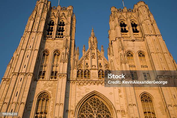 Cattedrale Di Bruxelles Belgio - Fotografie stock e altre immagini di Ambientazione esterna - Ambientazione esterna, Architettura, Belgio