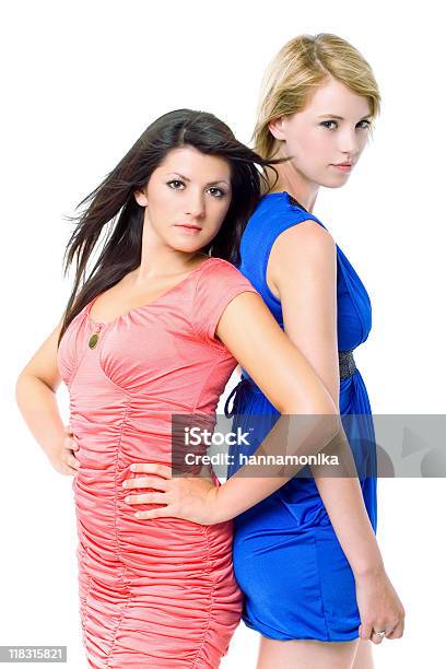 Dos Hermosas Mujeres Jóvenes En Vestidos De Noche Foto de stock y más banco de imágenes de 18-19 años - 18-19 años, 20 a 29 años, Adolescencia - iStock Dos Hermosas Mujeres Jóvenes En Vestidos De Noche Foto de stock y más banco de imágenes de 18-19 años - 18-19 años, 20 a 29 años, Adolescencia - iStock