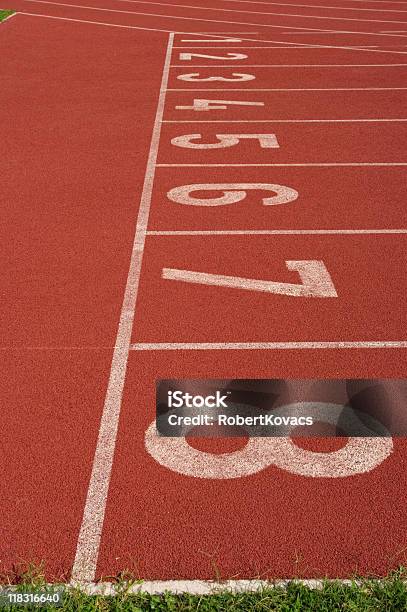 Pista De Atletismo Foto de stock y más banco de imágenes de Carreras de larga distancia - Carreras de larga distancia, Color - Tipo de imagen, Deporte