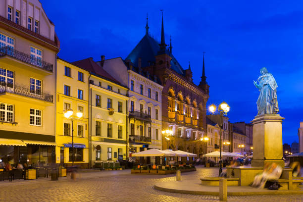 istock Torun Town Hall and statue of Copernicus 1183167316