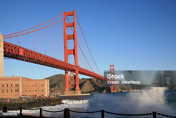 Photo libre de droit de Vague Golden Gate À San Francisco Californie Étatsunis banque d'images et plus d'images libres de droit de Haut-lieu touristique national