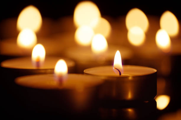 burning candles on black - deep of field imagens e fotografias de stock