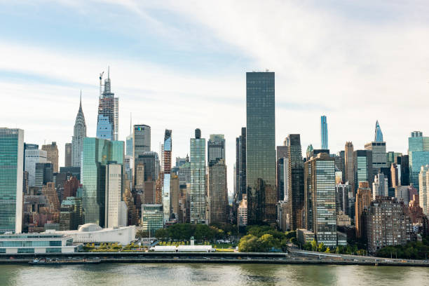 istock 2019-09 Manhattan sky view 01 1183210573