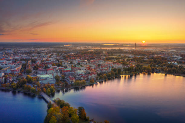 istock Sunrise over the autumn Elk 2 1183213433