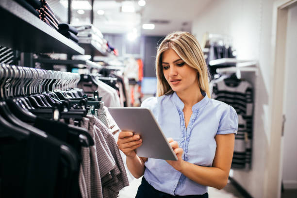 istock Working in store and online 1183217235