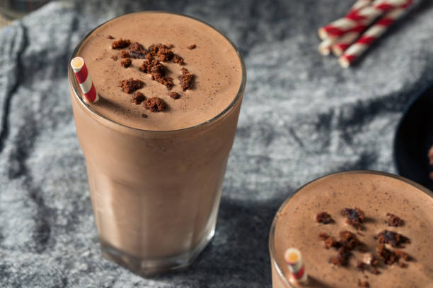 domowe ciasto czekoladowe milkshake - drink cold gourmet dessert zdjęcia i obrazy z banku zdjęć