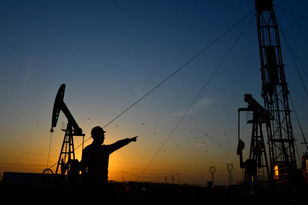 istock The oil workers in the job 1183271398