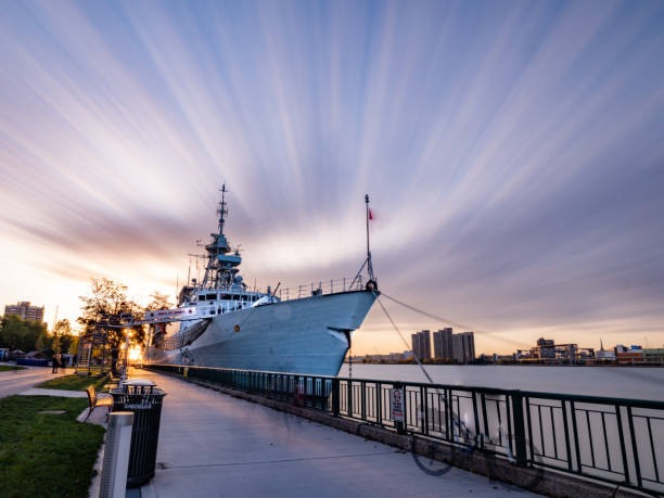 военно-морское судно - hmcs сент-джон - пришвартован на реке детройт - saint johns river стоковые фото и изображения