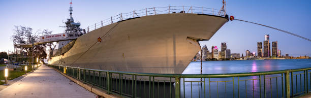 海軍艦艇 - hmcsセントジョン - デトロイト川にドッキング - saint johns river ストックフォトと画像