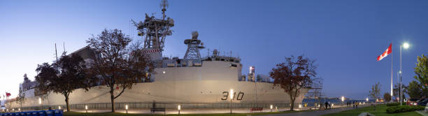 военно-морское судно - hmcs сент-джон - пристыкован к реке детройт - saint johns river стоковые фото и изображения