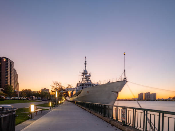 военно-морское судно - hmcs сент-джон - пристыкован к реке детройт - saint johns river стоковые фото и изображения