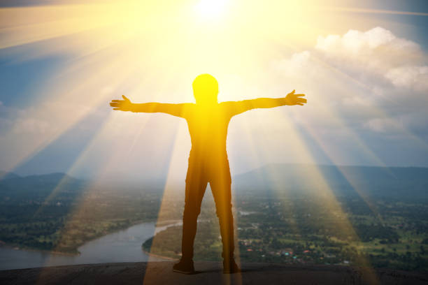 istock Thanksgiving man on the mountain 1183286315