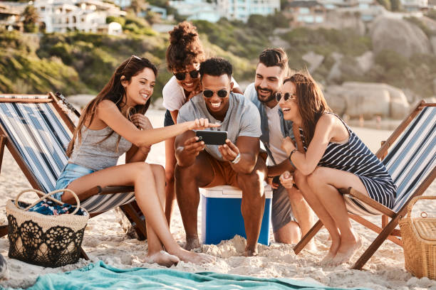 istock Never lose the connection with good friends 1183287527