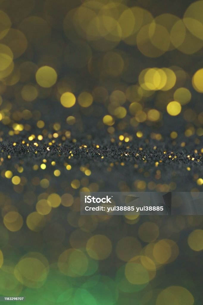 Fondo De Pantalla Teléfono Brillante Brillo Año Nuevo Y Noche Buena Fondo Macro Brillo Dorado Y Verde Con Bokeh Brillante Sobre Un Fondo Negro Foto de stock y más banco de imágenes Fondo De Pantalla Teléfono Brillante Brillo Año Nuevo Y Noche Buena Fondo Macro Brillo Dorado Y Verde Con Bokeh Brillante Sobre Un Fondo Negro Foto de stock y más banco de imágenes