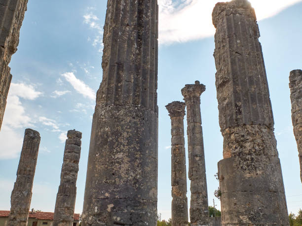 Corynthian columns of Zeus Olbios Temple, ancient Anatolian architecture of the Hellenistic period Corynthian columns of Zeus Olbios Temple, ancient Anatolian architecture of the Hellenistic period in the Roman province of Isauria, in present-day Uzuncaburc, Silifke, Mersin province, Turkey uzuncaburc stock pictures, royalty-free photos & images