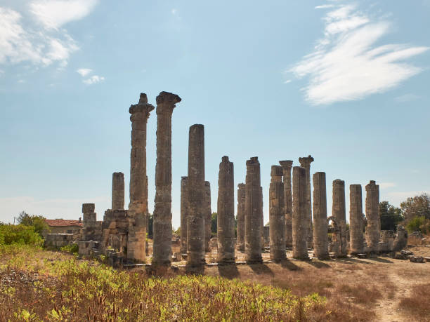 Corynthian columns of Zeus Olbios Temple, ancient Anatolian architecture of the Hellenistic period Corynthian columns of Zeus Olbios Temple, ancient Anatolian architecture of the Hellenistic period in the Roman province of Isauria, in present-day Uzuncaburc, Silifke, Mersin province, Turkey uzuncaburc stock pictures, royalty-free photos & images