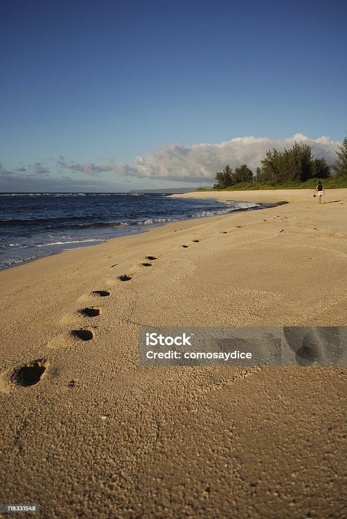 Pegadas na areia-Oahu, Havaí - Foto de stock de Adolescente royalty-free