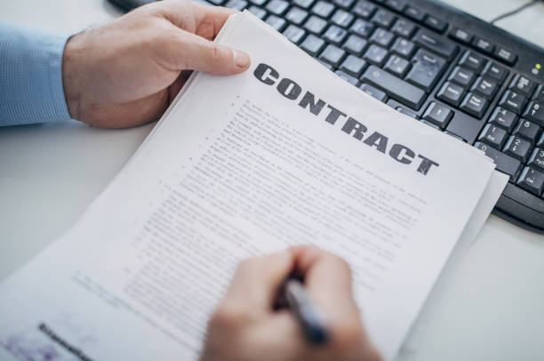 istock Signature on the contract 1183316750
