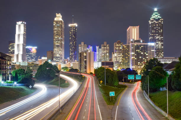 istock Highway and Atlanta Skyline at Night 1183320617