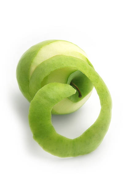 Green Apple con peelings - foto de stock