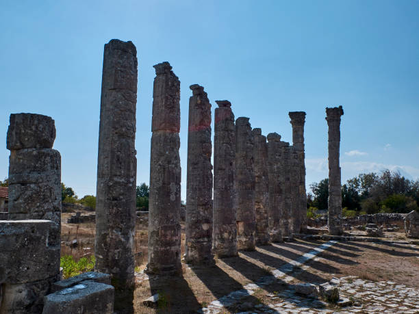 Corynthian columns of Zeus Olbios Temple, ancient Anatolian architecture of the Hellenistic period Corynthian columns of Zeus Olbios Temple, ancient Anatolian architecture of the Hellenistic period in the Roman province of Isauria, in present-day Uzuncaburc, Silifke, Mersin province, Turkey uzuncaburc stock pictures, royalty-free photos & images