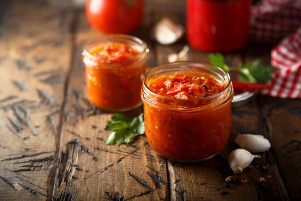 토마토 소스 - tomato sauce jar 뉴스 사진 이미지