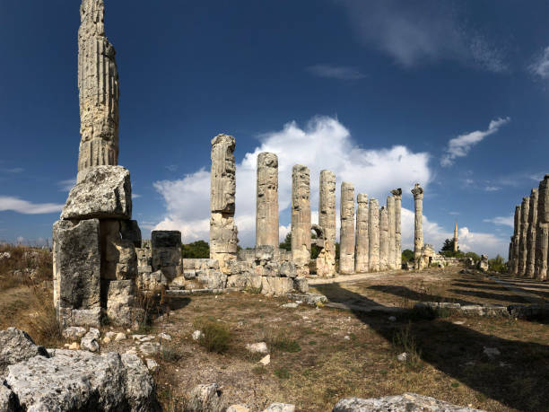 Panorama of Zeus Olbios Temple, ancient Anatolian architecture of the Hellenistic period Panorama of Zeus Olbios Temple, ancient Anatolian architecture of the Hellenistic period in the Roman province of Isauria, in present-day Silifke, Mersin province, Turkey uzuncaburc stock pictures, royalty-free photos & images