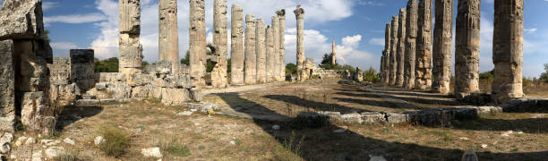 Panorama of Zeus Olbios Temple, ancient Anatolian architecture of the Hellenistic period Panorama of Zeus Olbios Temple, ancient Anatolian architecture of the Hellenistic period in the Roman province of Isauria, in present-day Silifke, Mersin province, Turkey uzuncaburc stock pictures, royalty-free photos & images