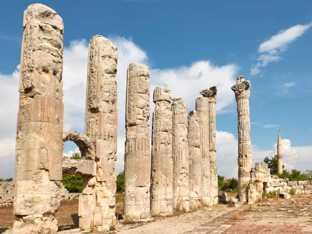 Corynthian columns of Zeus Olbios Temple, ancient Anatolian architecture of the Hellenistic period Corynthian columns of Zeus Olbios Temple, ancient Anatolian architecture of the Hellenistic period in the Roman province of Isauria, in present-day Uzuncaburc, Silifke, Mersin province, Turkey uzuncaburc stock pictures, royalty-free photos & images
