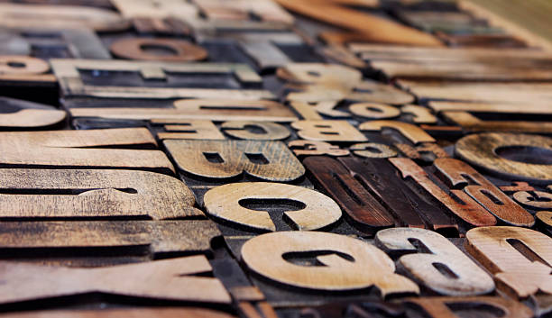 rilievografia vista laterale - letterpress special wood text foto e immagini stock