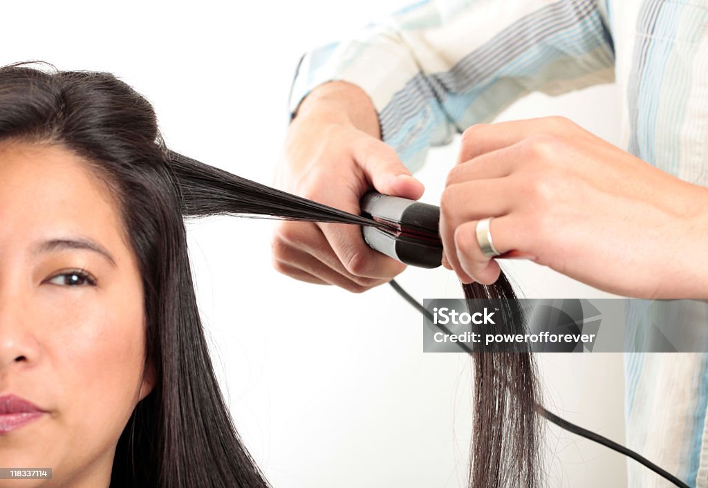 Hairstylist con tabla de cabello - Foto de stock de Fondo blanco libre de derechos