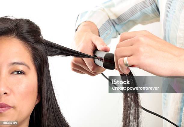 Hairstylist Con Tabla De Cabello Foto de stock y más banco de imágenes de Fondo blanco - Fondo blanco, Peluquería, Adulto