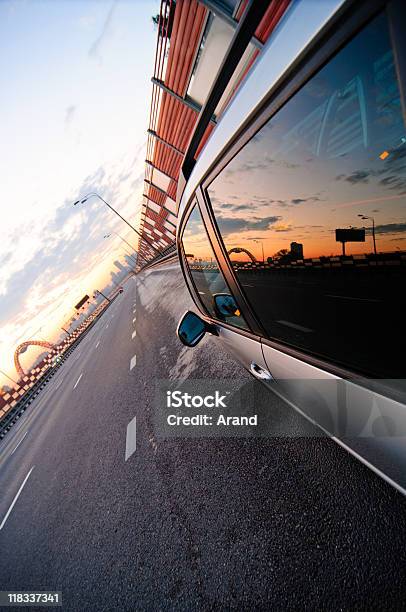 Vista Desde El Lado De Un Coche Foto de stock y más banco de imágenes de Brillante - Brillante, Calle, Coche