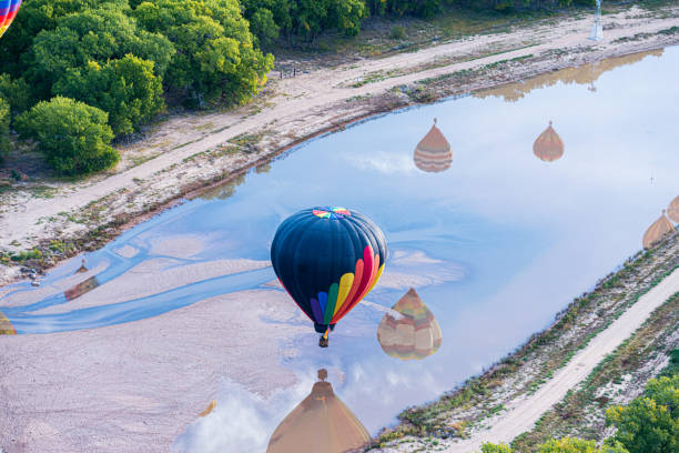 istock Hot Air Balloon on the Rio Grande 1183375134