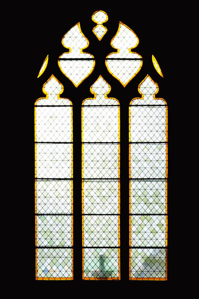 witraż katedry saint caprais, w agen, światowej stolicy suszonych śliwek, w occitania, w południowo-zachodniej francji - wstęp wolny - stained glass window church chapel zdjęcia i obrazy z banku zdjęć