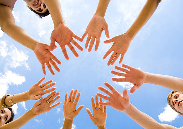 istock Circle of friends 118342063