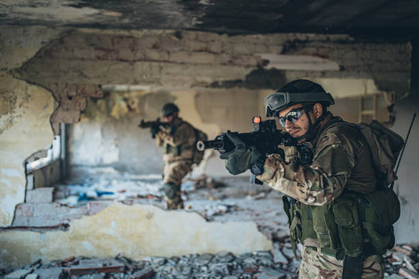 istock Soldiers in action 1183426028