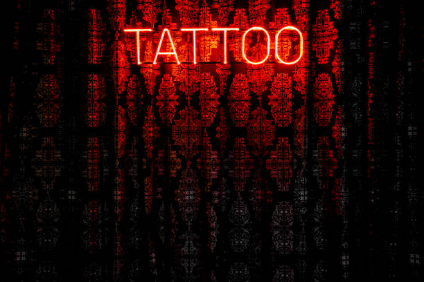 tatuaggio nero e rosso uno - tatuare foto e immagini stock