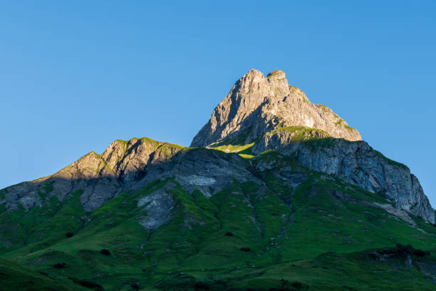 朝の山頂 - autumn panoramic lech valley landscape ストックフォトと画像