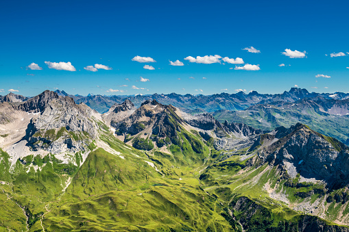 Vista a los Alpes en Austria photo