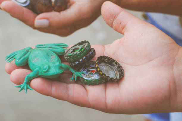 istock hands catching pollution in brazilian beach, hands that clams 1183460389