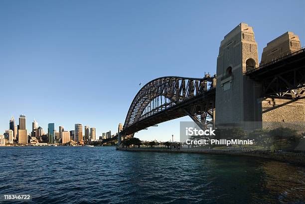 Il Sydney Harbour Bridge E Cbd - Fotografie stock e altre immagini di Acciaio - Acciaio, Acqua, Ambientazione esterna