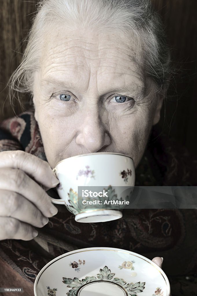 Przyjazny senior kobieta - Zbiór zdjęć royalty-free (70-79 lat)