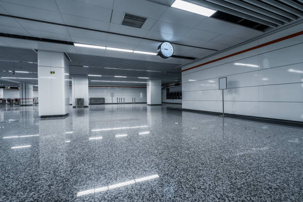 interior de una estación de metro moderna - sparse shanghai light corridor fotografías e imágenes de stock