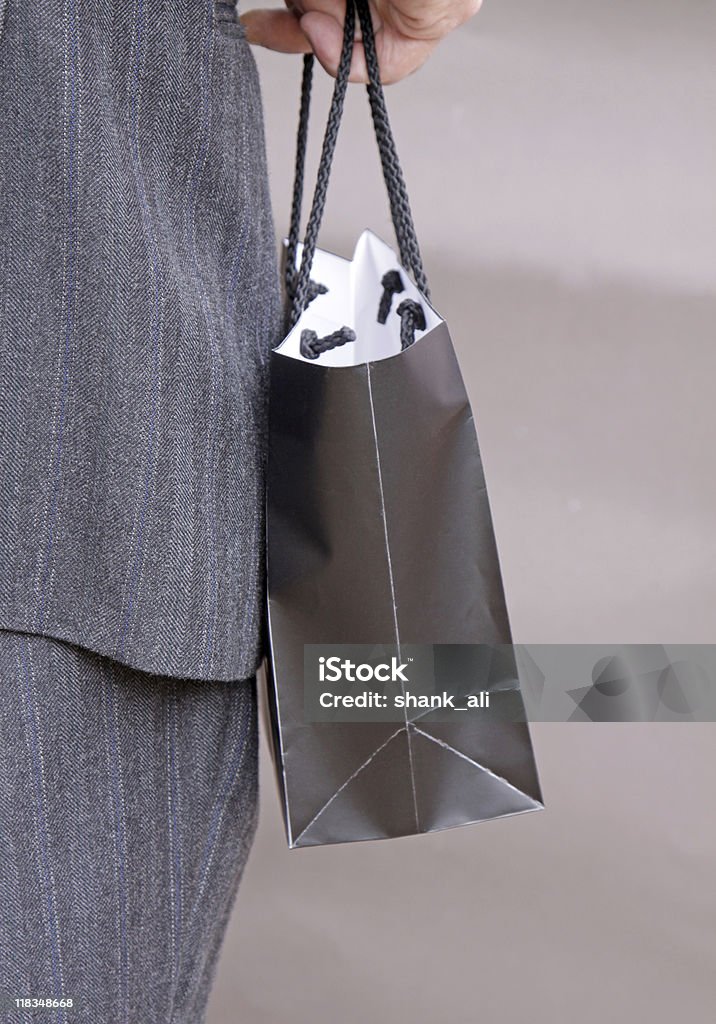 Hombre de negocios con un giftbag - Foto de stock de Bolsa - Objeto fabricado libre de derechos