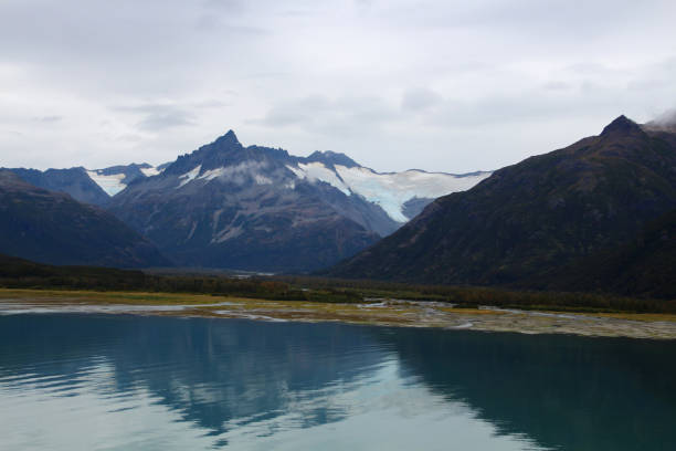 landscape alaska-kukak bay - katmai peninsula imagens e fotografias de stock