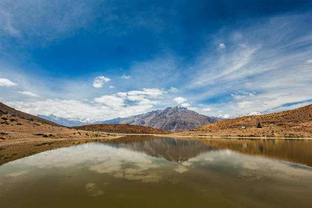 lago dhankar in himalaya - dhankar monastery foto e immagini stock