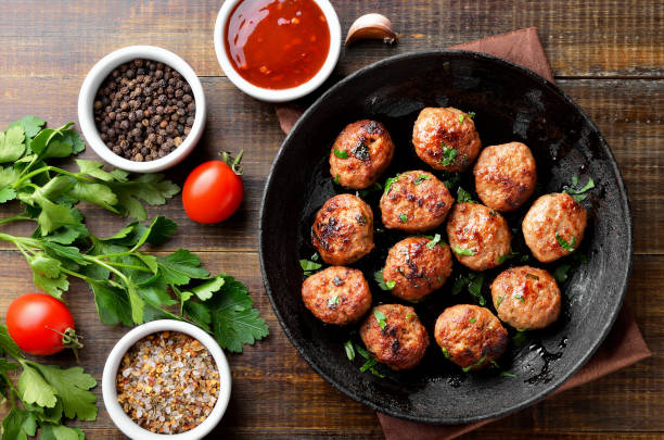 istock Fried cutlets from minced meat in frying pan 1183551094